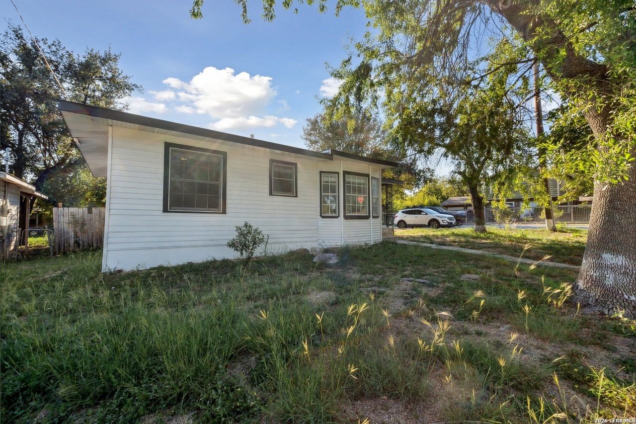 843 Zachry Dr - Photo 3 of 35