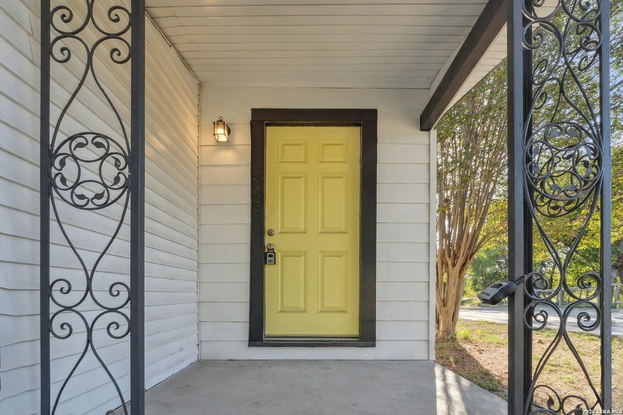 843 Zachry Dr - Photo 4 of 35