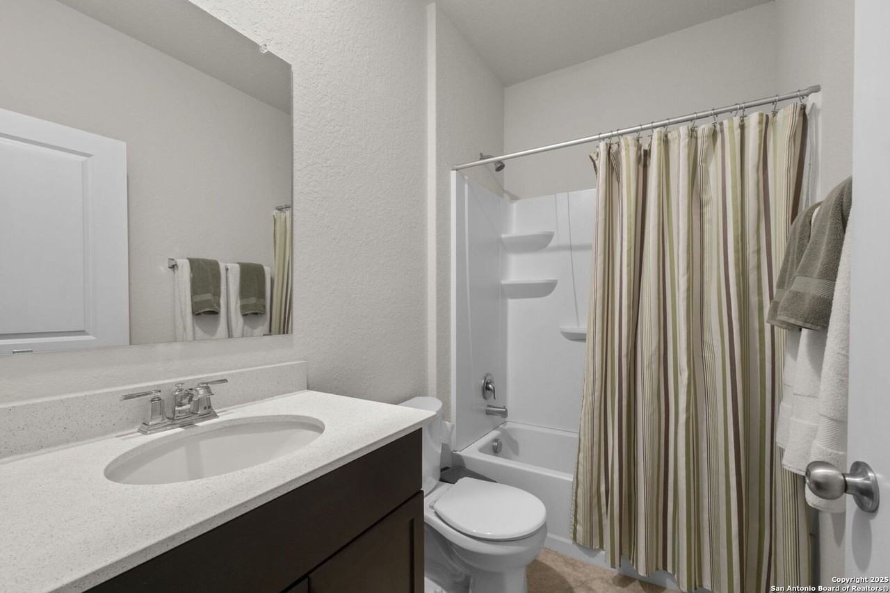 10510 Rayburn Lndg - Photo 6 of 31