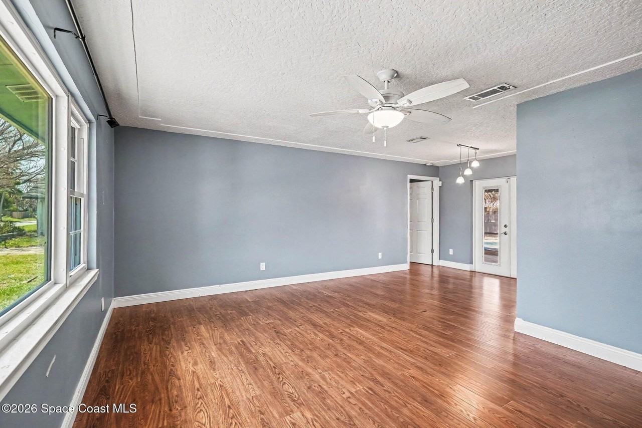 512 Dijon Dr - Photo 3 of 24