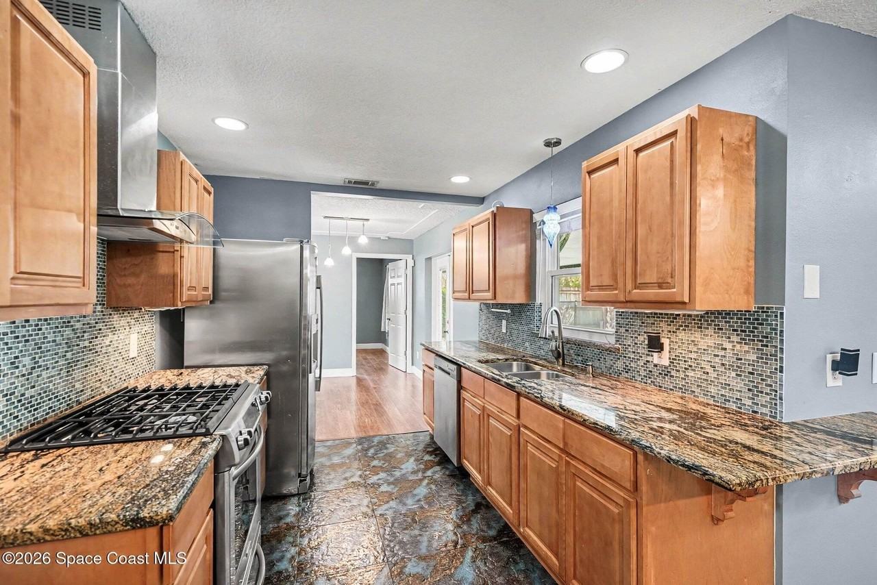 512 Dijon Dr - Photo 7 of 24