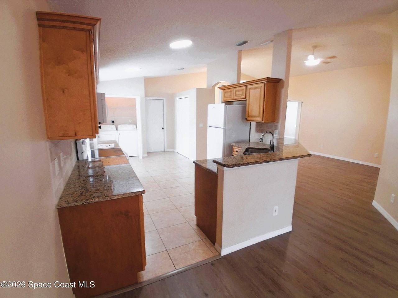 660 Wickham Lakes Dr - Photo 3 of 29