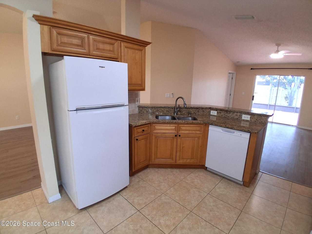 660 Wickham Lakes Dr - Photo 4 of 29