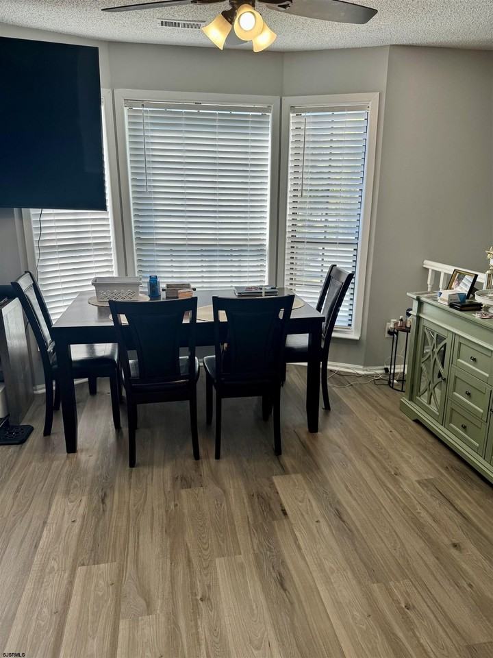 100 Colonial Ct - Photo 4 of 15