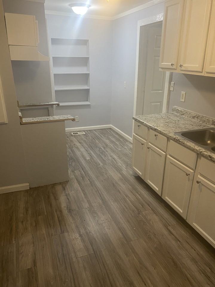 1910 Agnes St - Photo 7 of 13
