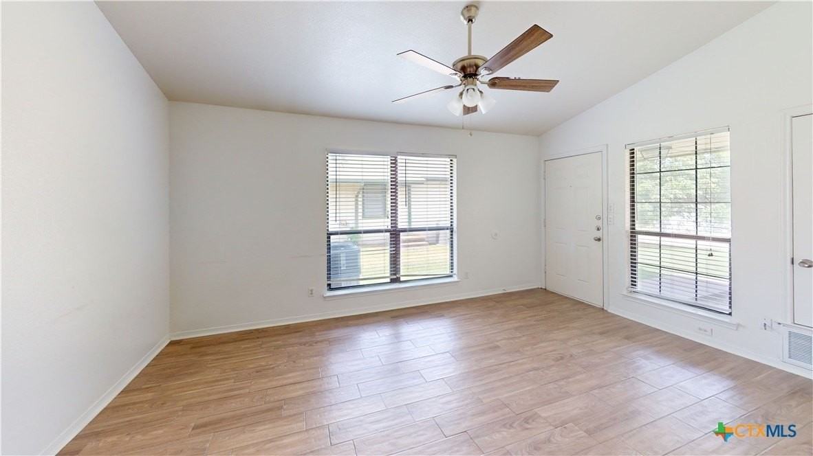 802 Hackberry St #B - Photo 3 of 17