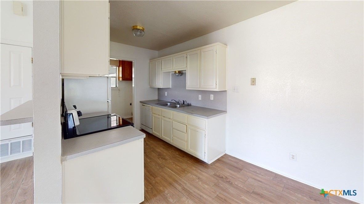 802 Hackberry St #B - Photo 4 of 17
