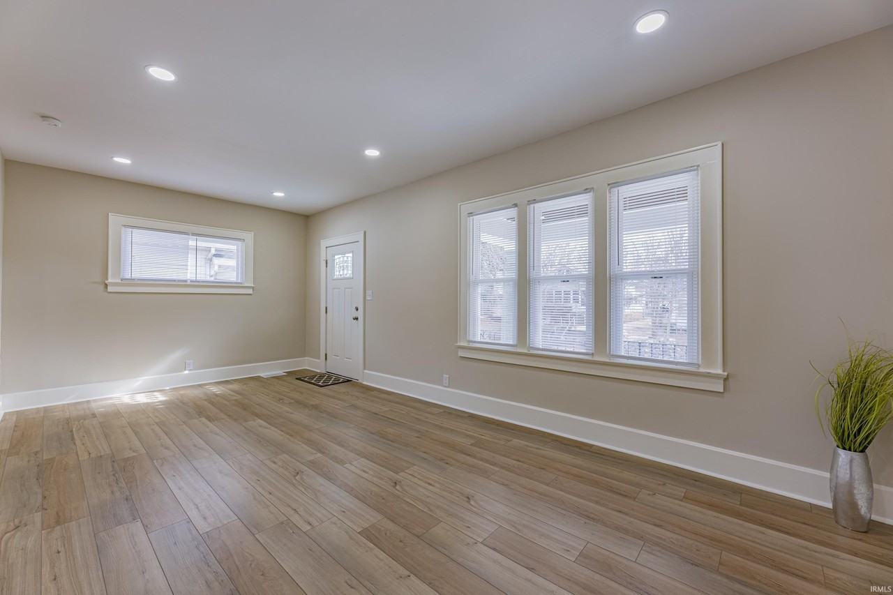 2727 Austin Ave - Photo 5 of 34