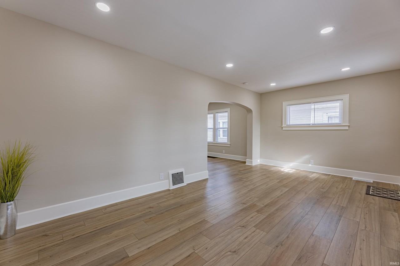2727 Austin Ave - Photo 6 of 34