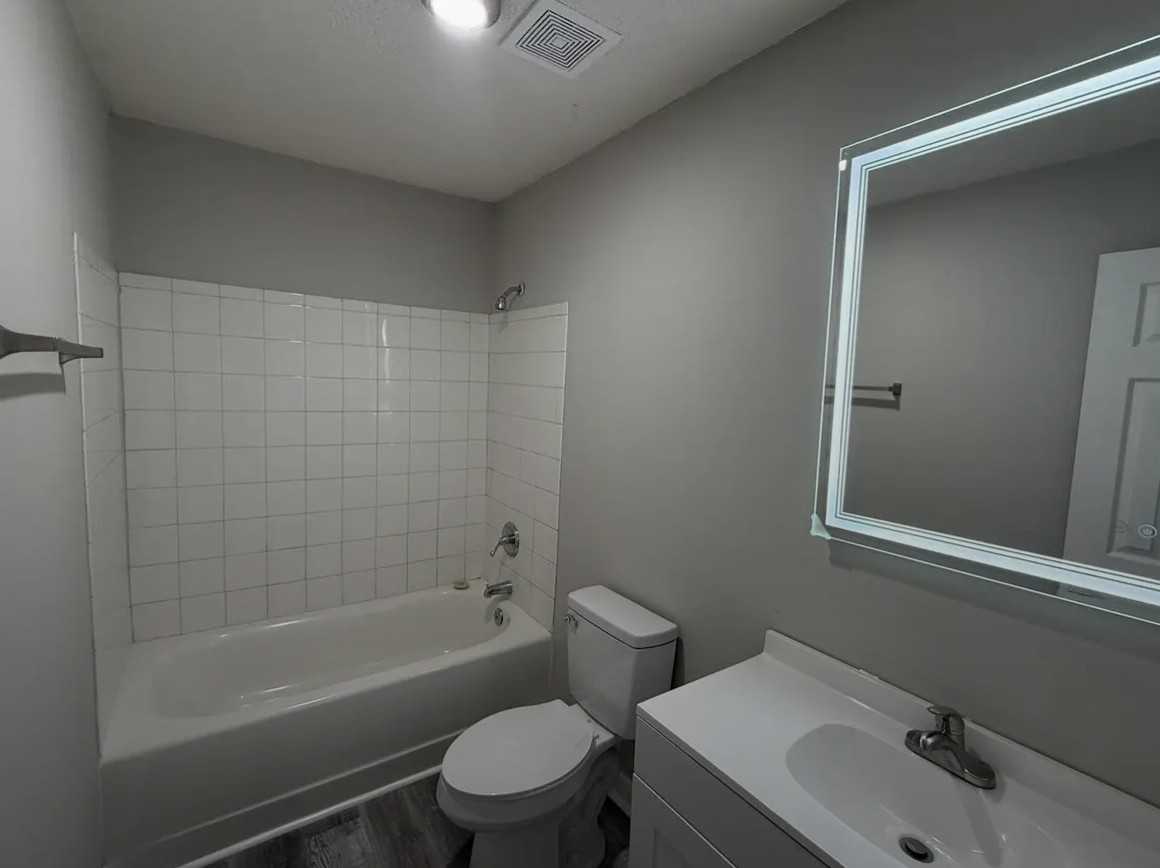 202 Charles St - Photo 3 of 5