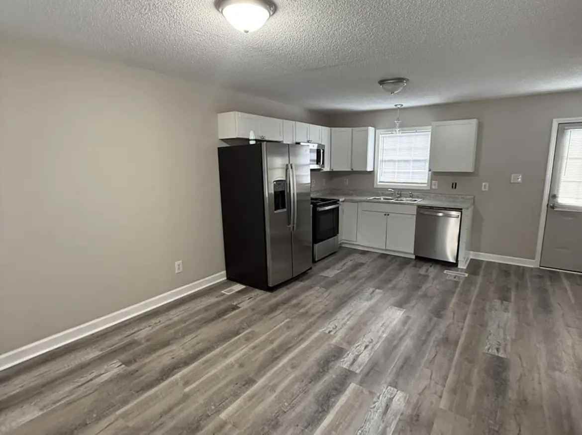 202 Charles St - Photo 4 of 5