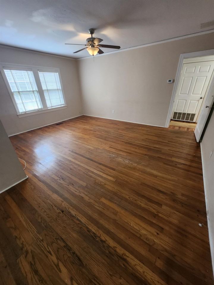 110 Barbara St - Photo 4 of 22