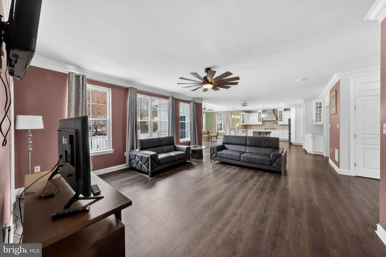 129 Meridian Blvd - Photo 2 of 42