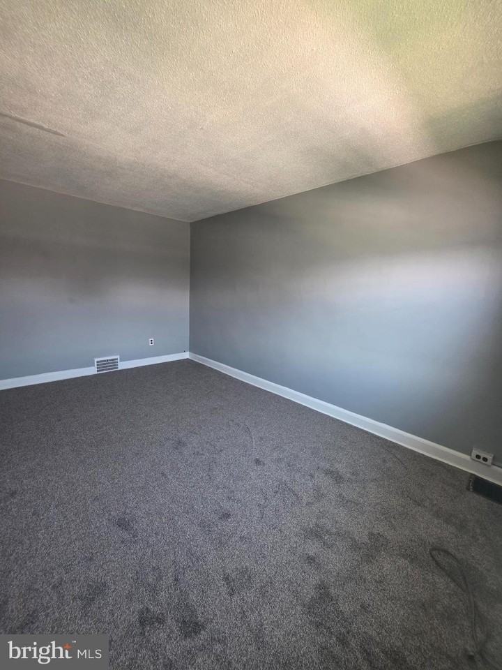 403 Greenhill Ave #2 - Photo 4 of 8