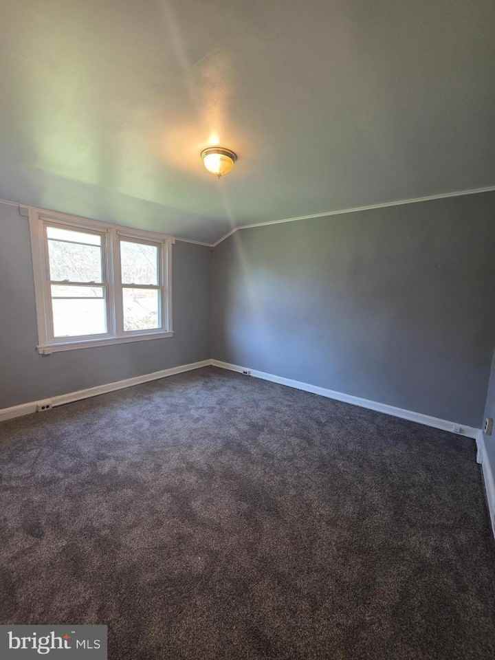 403 Greenhill Ave #2 - Photo 5 of 8
