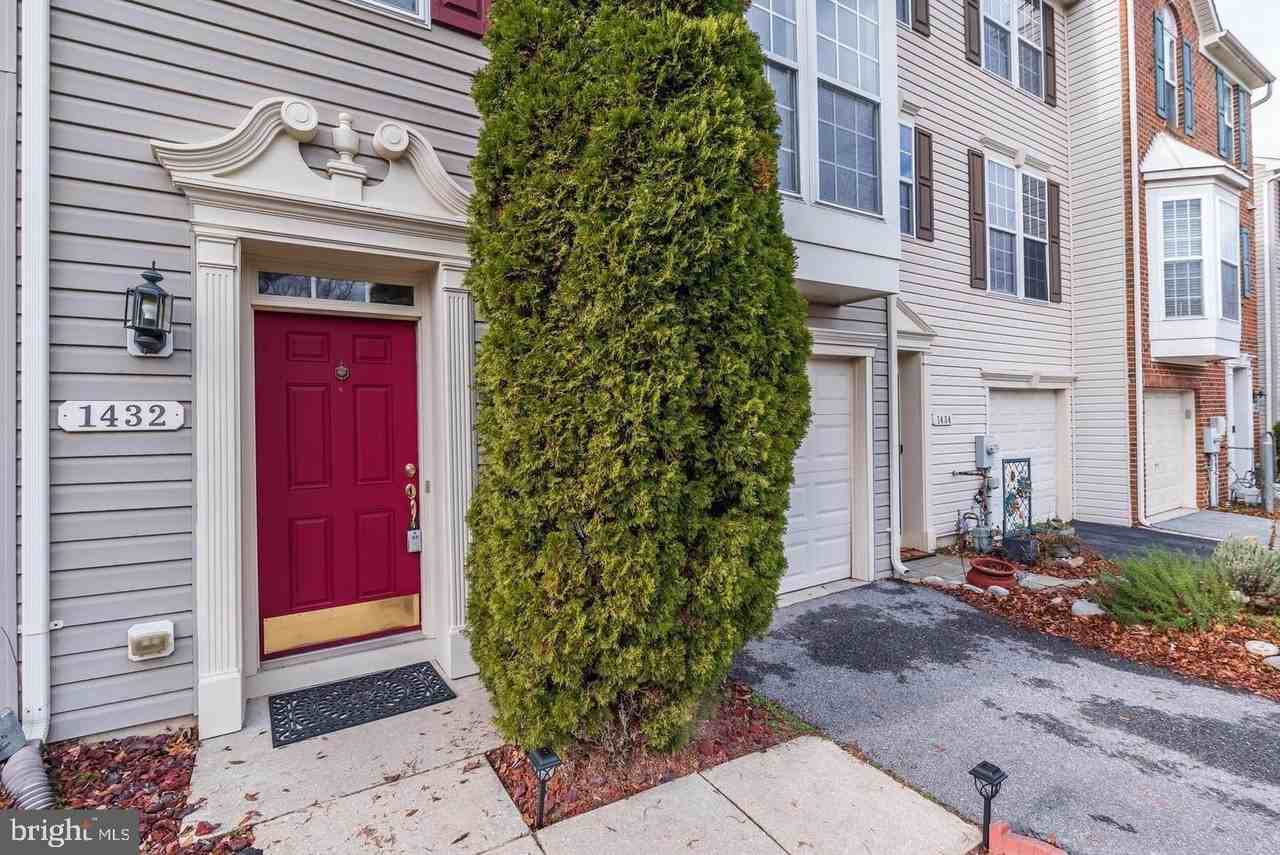 1432 Pangbourne Way - Photo 2 of 38