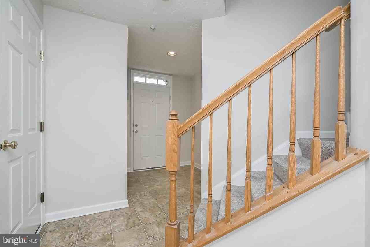 1432 Pangbourne Way - Photo 3 of 38