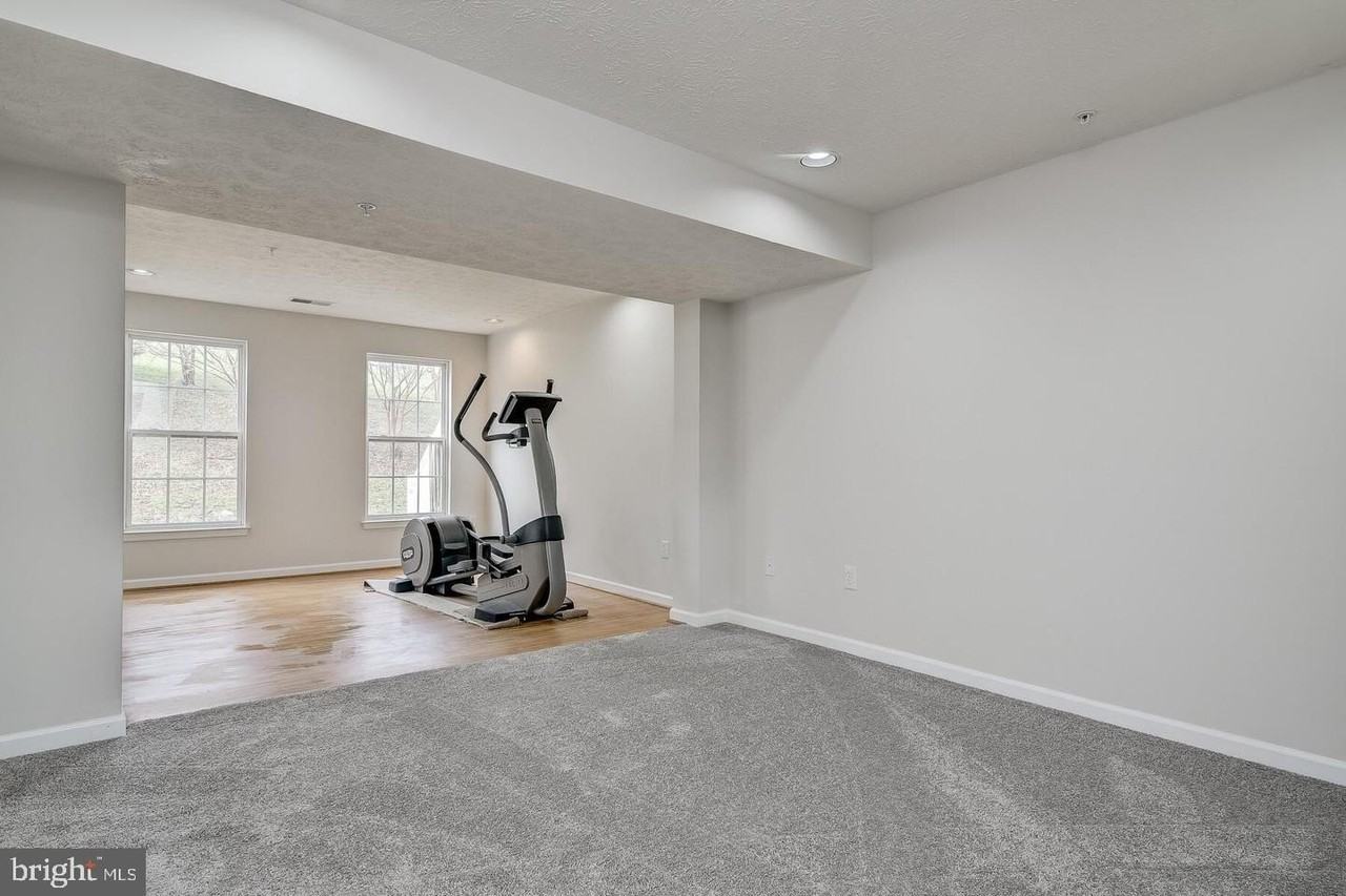 1432 Pangbourne Way - Photo 4 of 38