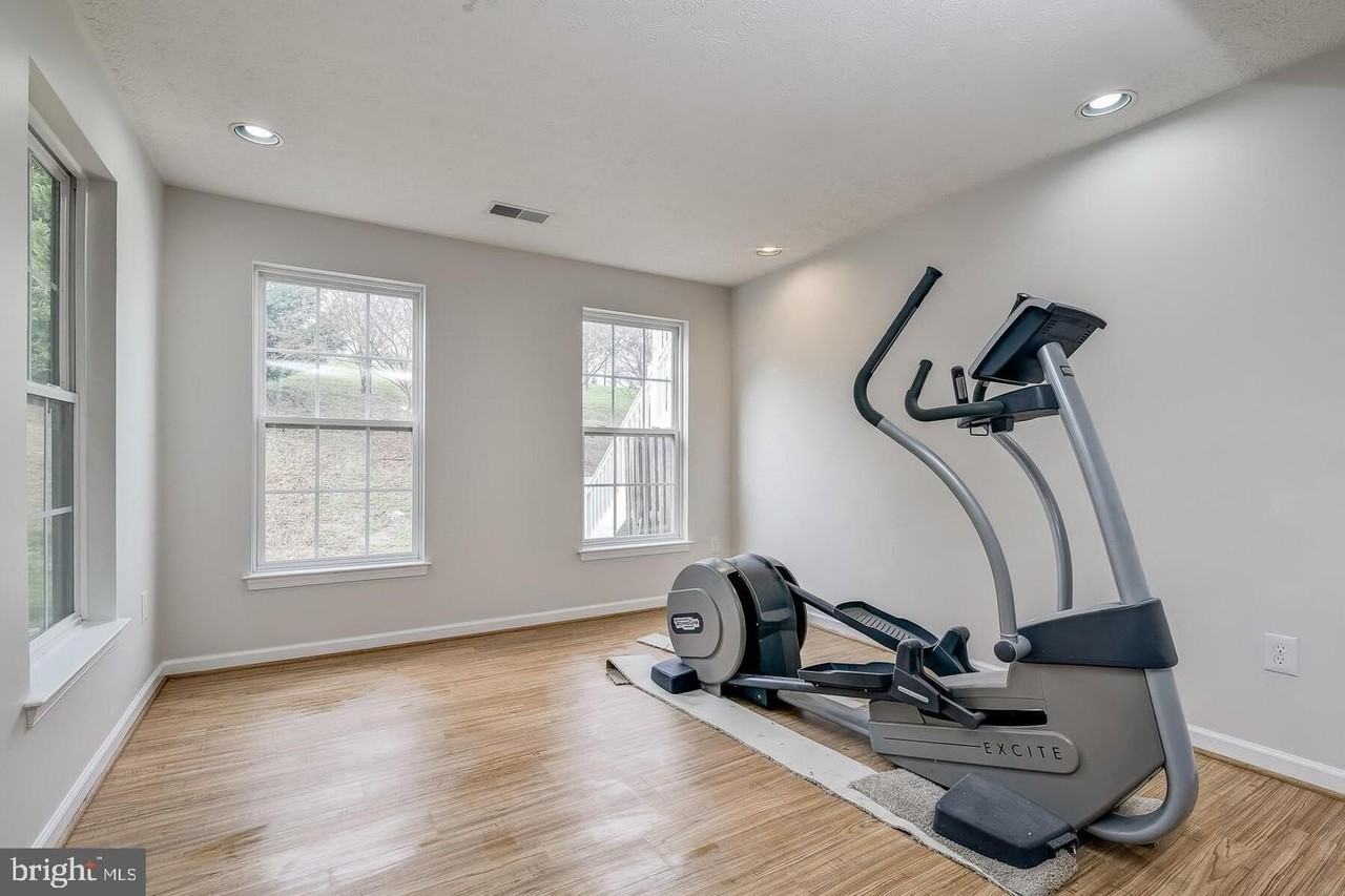1432 Pangbourne Way - Photo 5 of 38