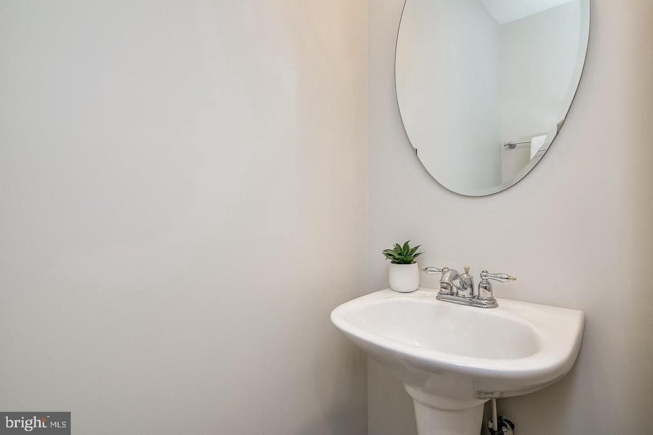 1432 Pangbourne Way - Photo 6 of 38