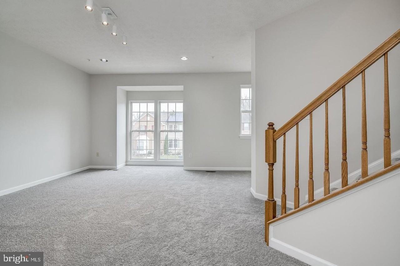 1432 Pangbourne Way - Photo 7 of 38