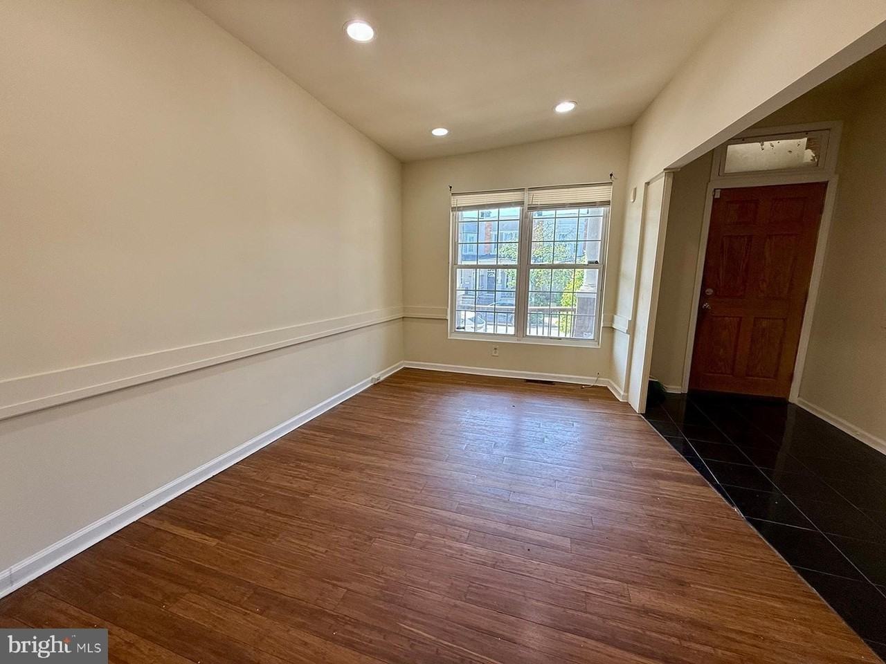 402 E 28th St - Photo 3 of 15
