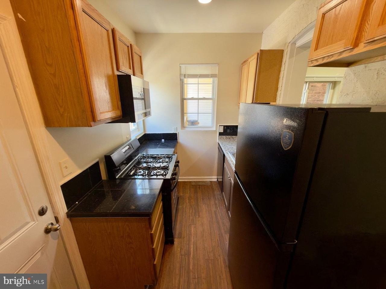 402 E 28th St - Photo 4 of 15