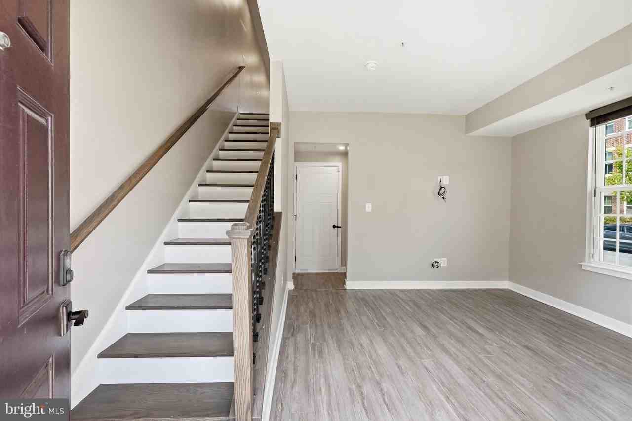 8110 Miner St - Photo 2 of 31