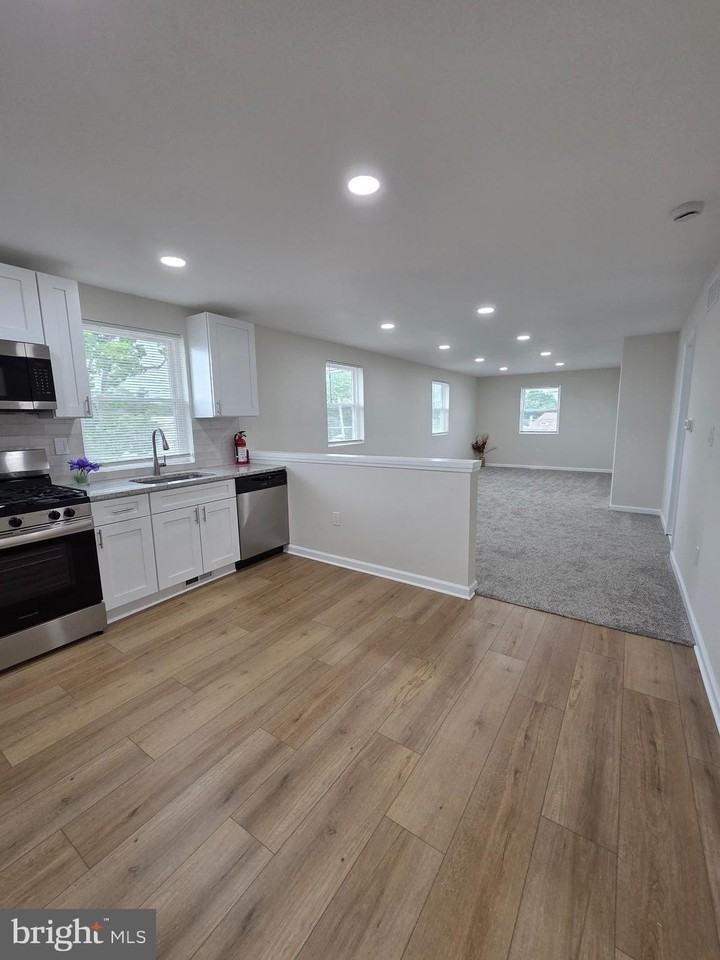 102 E Clements Bridge Rd #2 - Photo 3 of 17