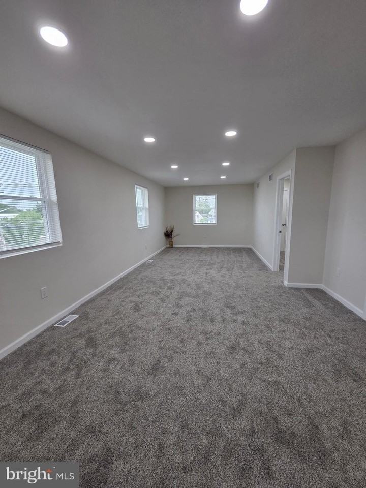 102 E Clements Bridge Rd #2 - Photo 4 of 17