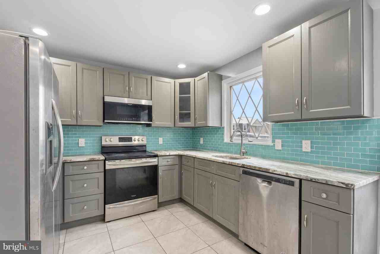 55 Presidential Dr - Photo 2 of 24