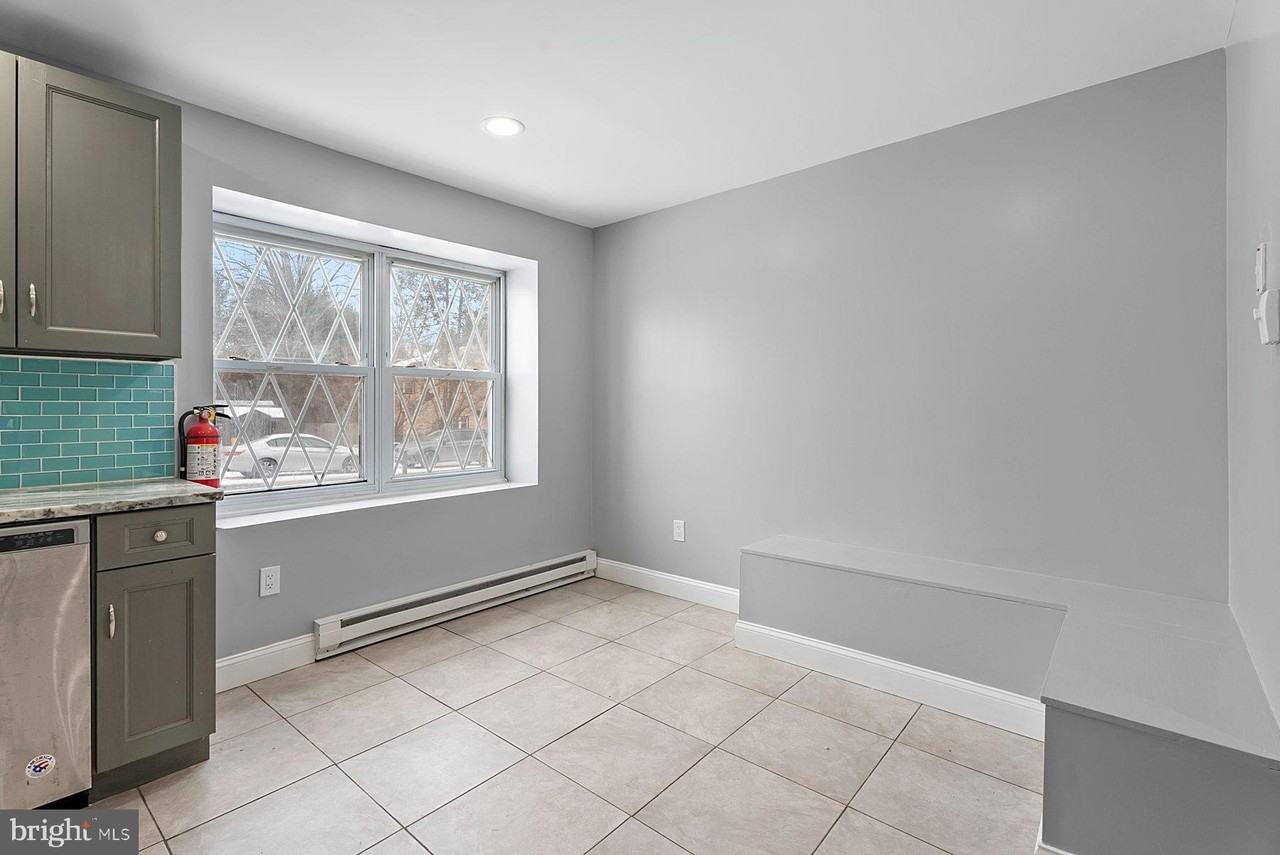 55 Presidential Dr - Photo 5 of 24