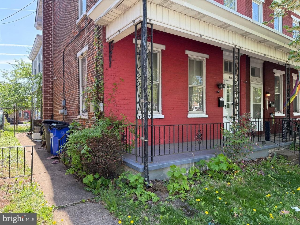 310 N Charlotte St - Photo 2 of 26