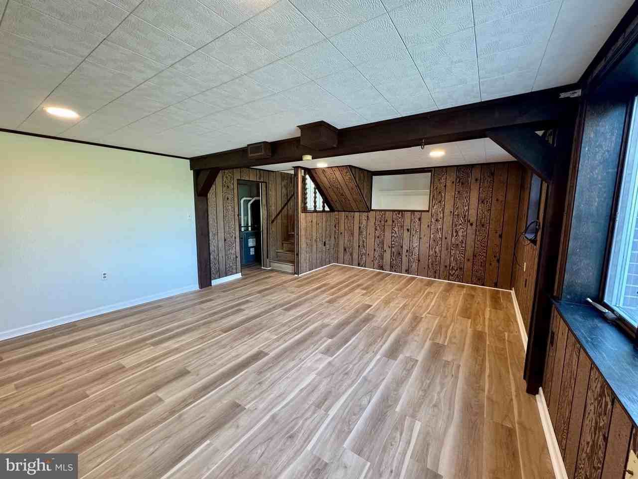 1032 Palm Hill Rd - Photo 5 of 27