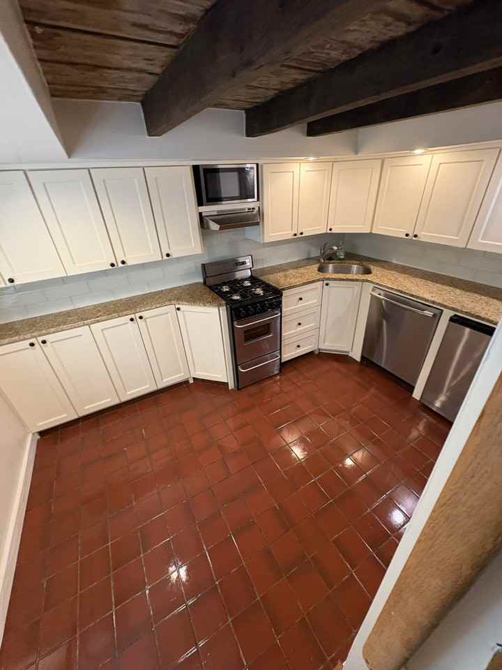 918 Waverly St - Photo 2 of 6