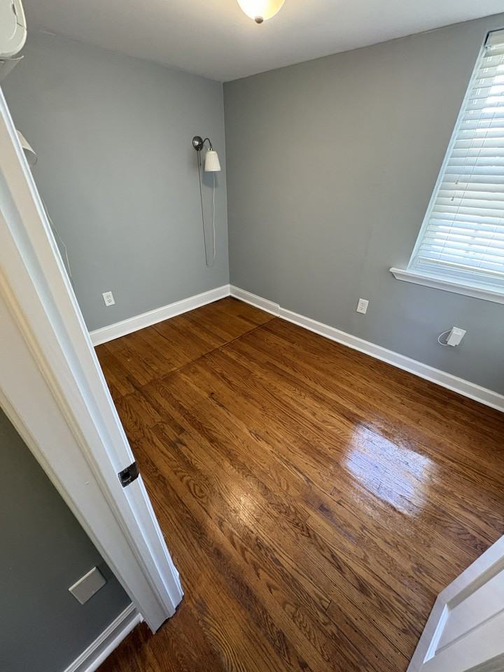 918 Waverly St - Photo 3 of 6