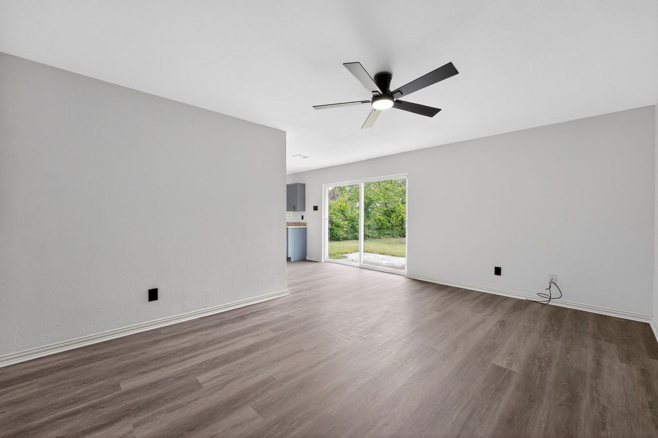302 Independence Dr - Photo 5 of 30