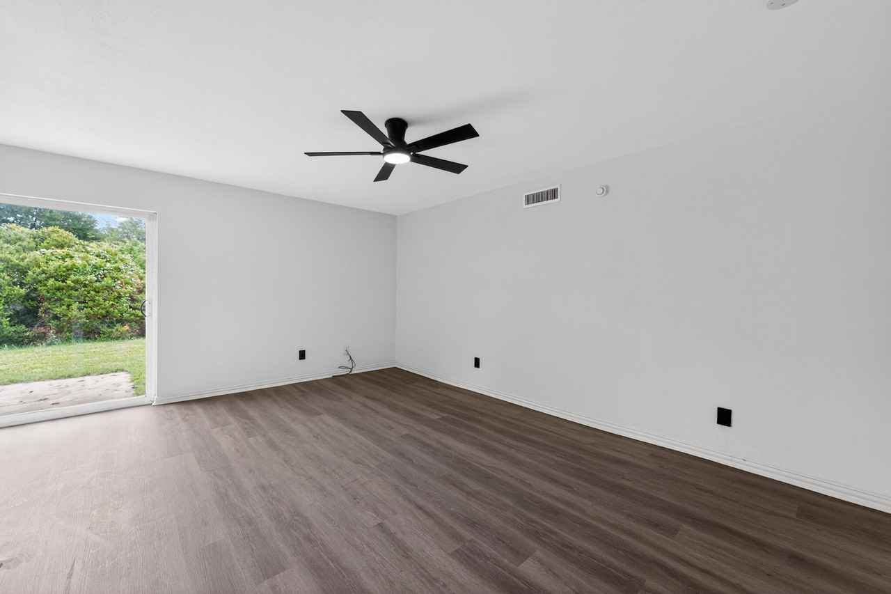 302 Independence Dr - Photo 6 of 30