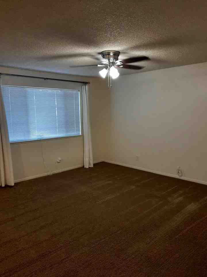 2645 Yardarm Ave - Photo 4 of 9