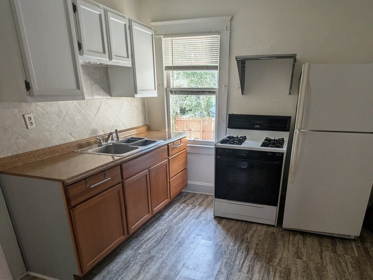 2315 E Kaley Ave #1 - Photo 5 of 8