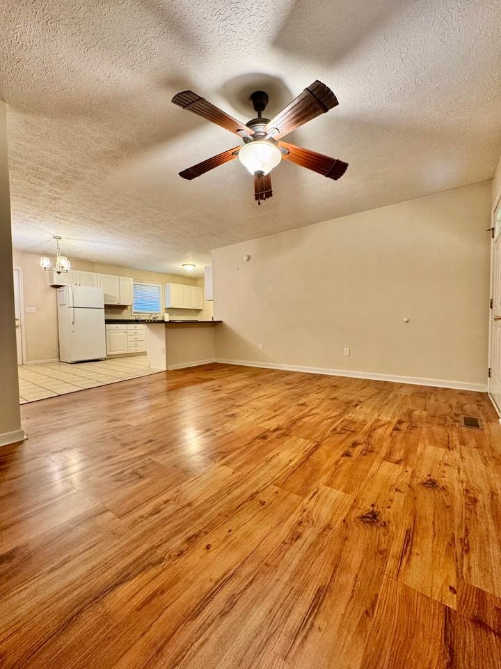 480 Forest Hills Dr - Photo 2 of 5