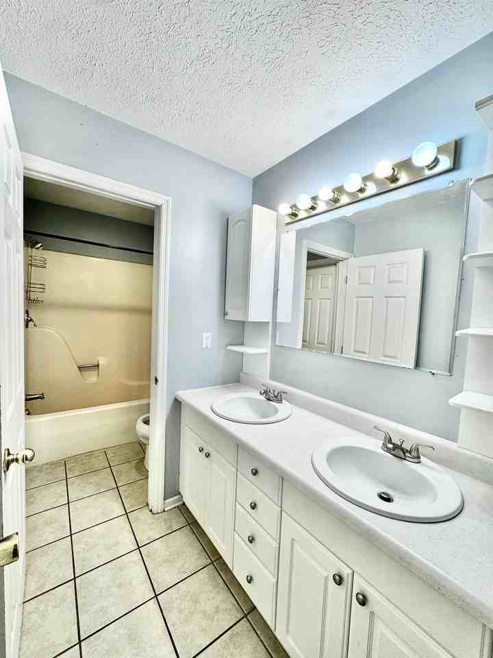 480 Forest Hills Dr - Photo 3 of 5
