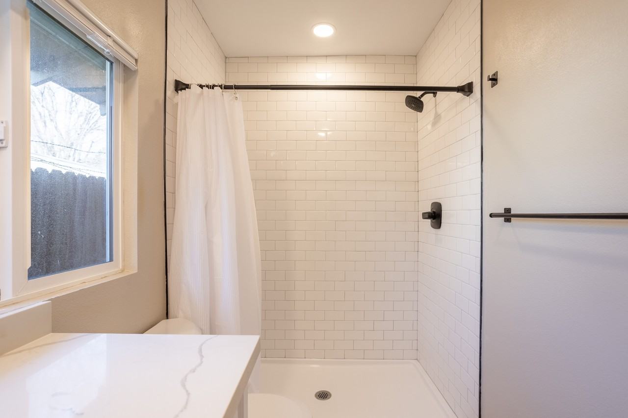 946 Cherry St #10 - Photo 2 of 11
