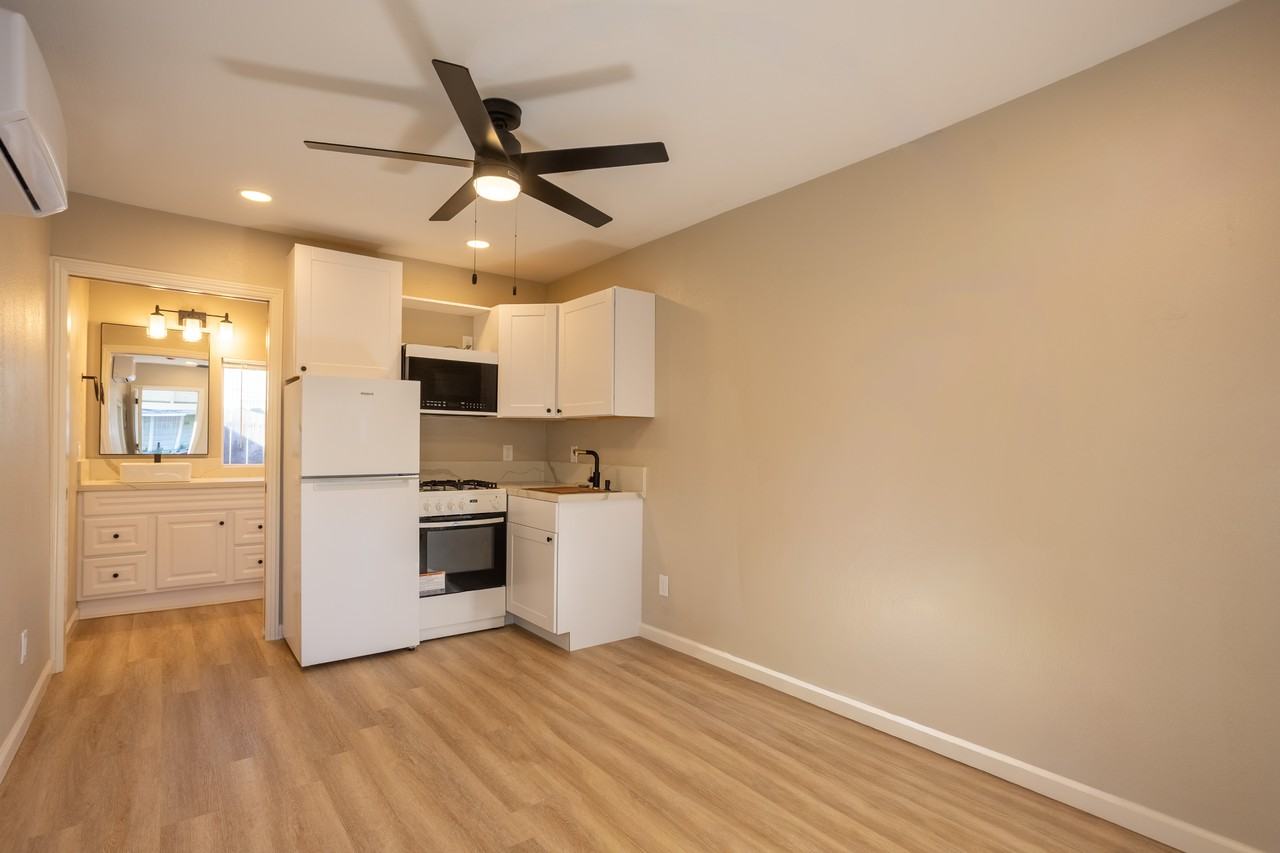 946 Cherry St #10 - Photo 3 of 11