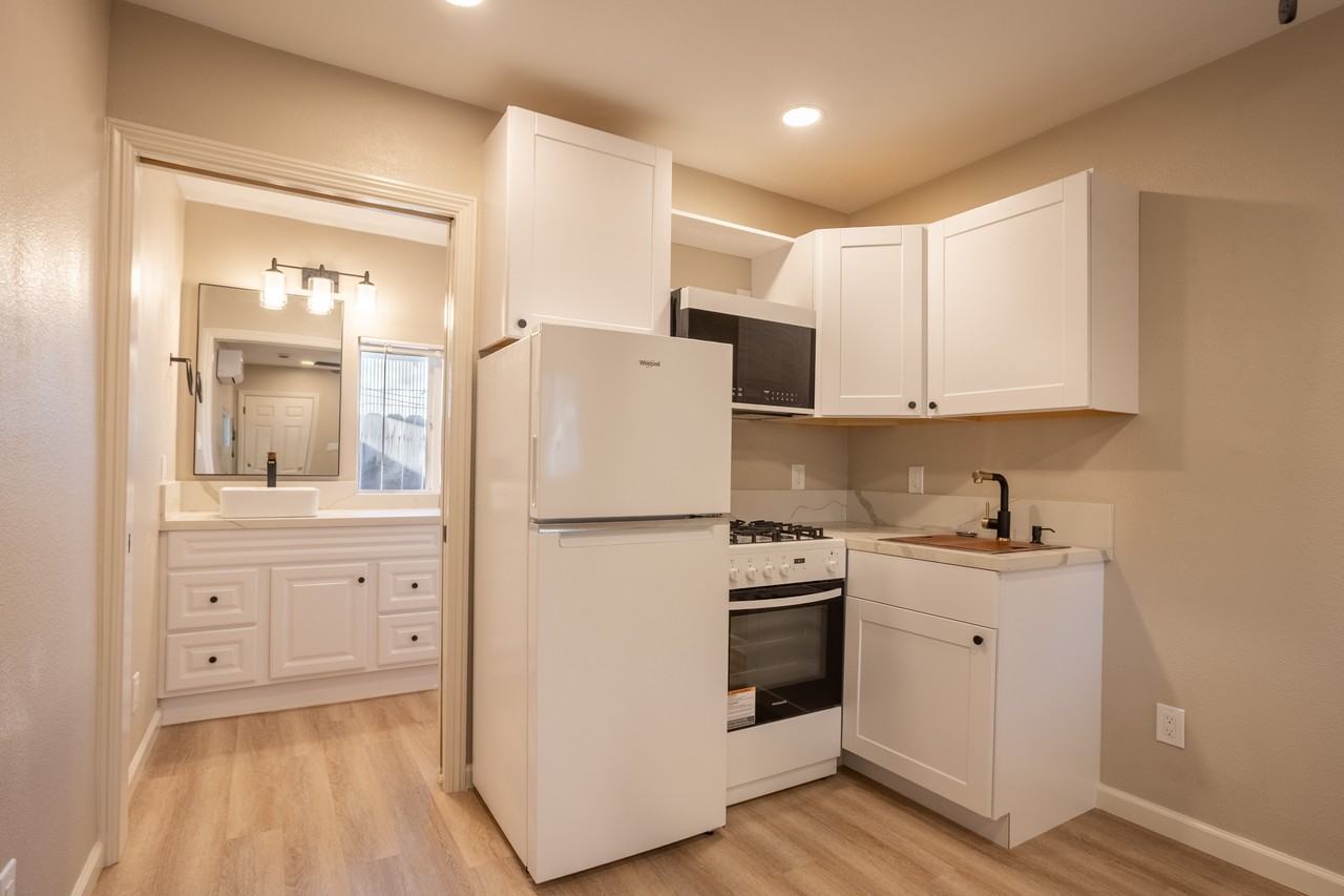 946 Cherry St #10 - Photo 6 of 11