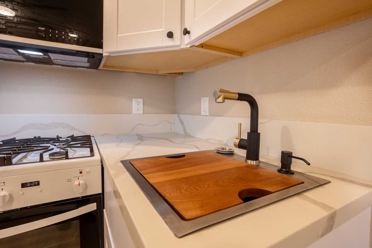 946 Cherry St #10 - Photo 7 of 11