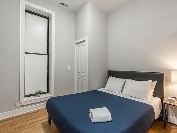 1509 N Sedgwick St #3 - Photo 2 of 12