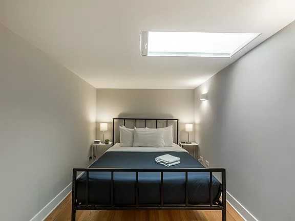 1509 N Sedgwick St #3 - Photo 3 of 12