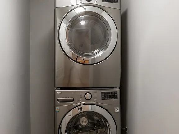 1509 N Sedgwick St #3 - Photo 4 of 12