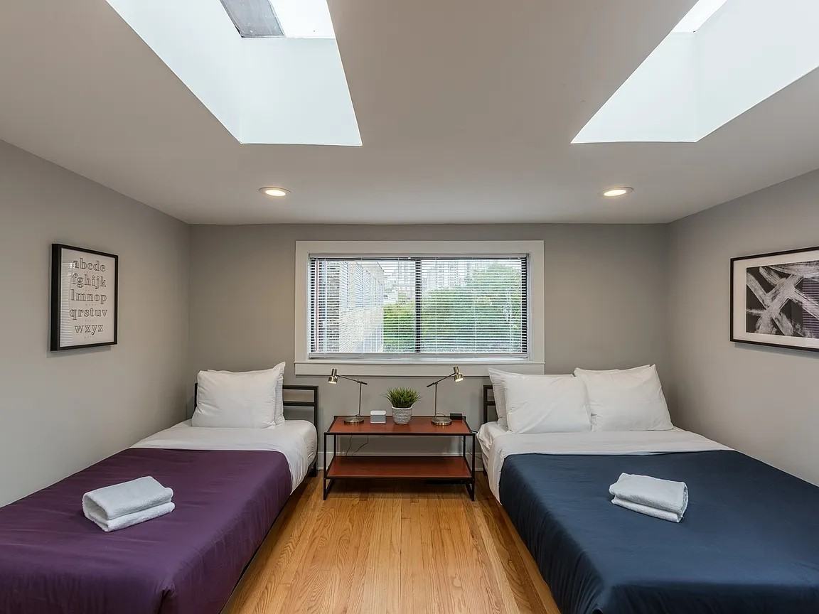 1509 N Sedgwick St #3 - Photo 6 of 12